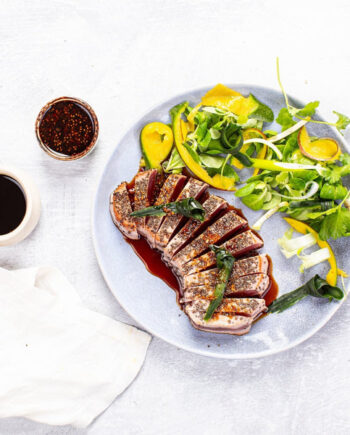 Lynstegt Tun Med Salat Og Soyadressing    Personer